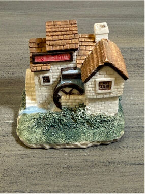1993 Liberty Falls Americana Collection Duffy's Mill model #AH23 Cottagecore